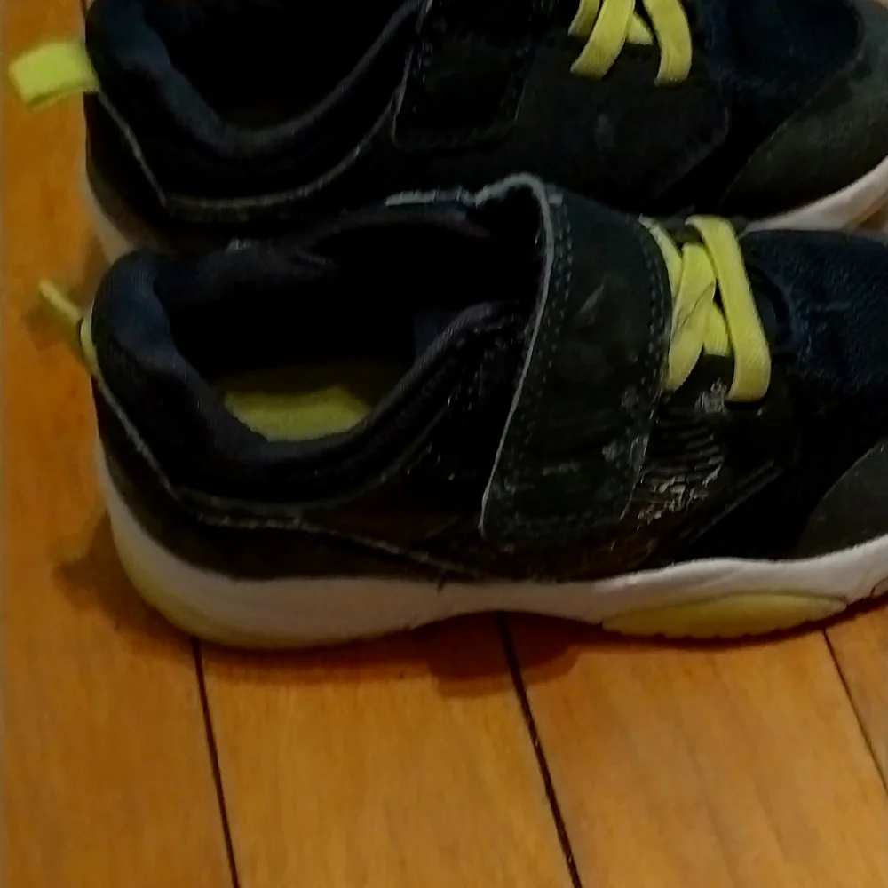 Cat & Jack Kids Black and Yellow Sneakers